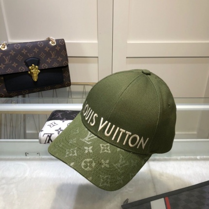 Louis Vuitton  Hats in 139780