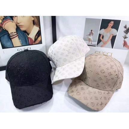 Louis Vuitton  Hats in 139798