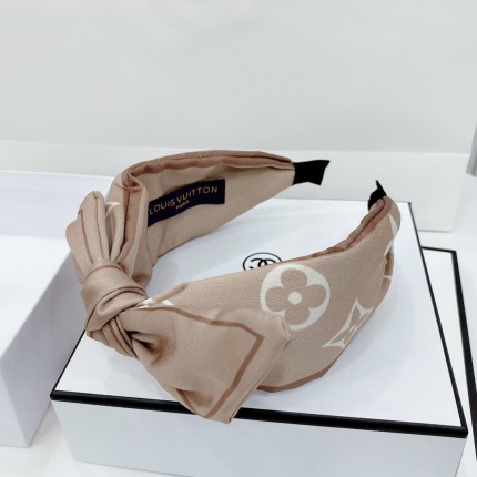 New Arrivals Louis Vuitton Bands For Women in 139935