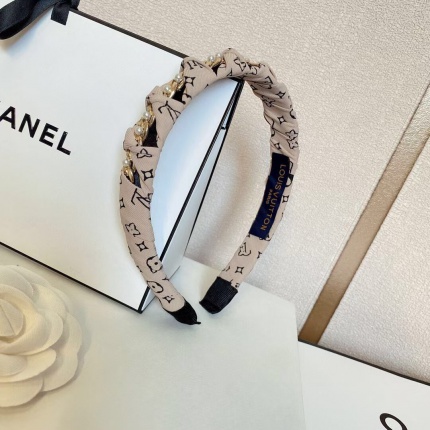 New Arrivals Louis Vuitton Bands For Women in 139940