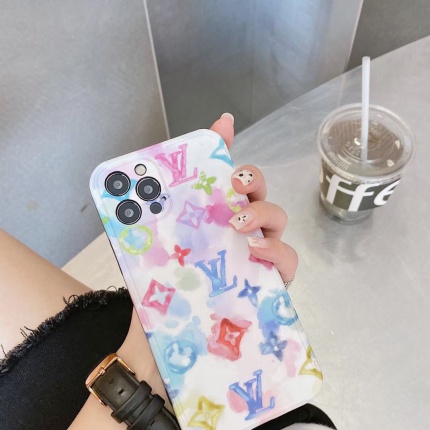 Louis Vuitton AAA+++ Phone cases in 141057