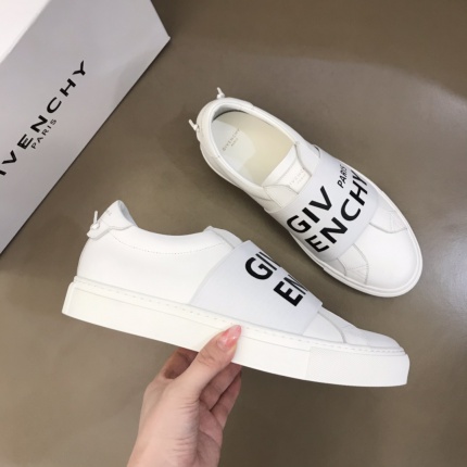 Givenchy Sneakers For Men in 141318