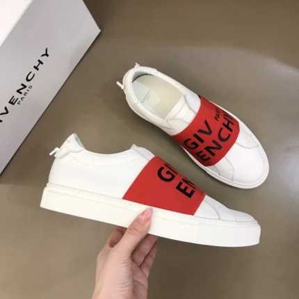 Givenchy Sneakers For Men in 141320