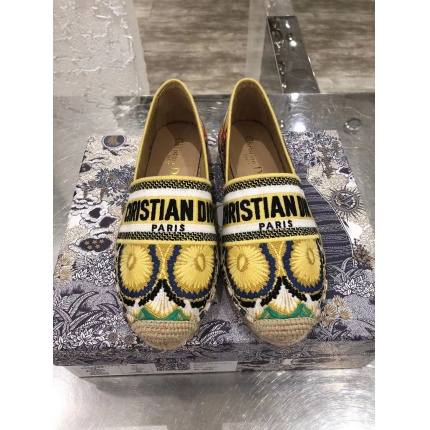 Dior Loafers For Woman in 141625