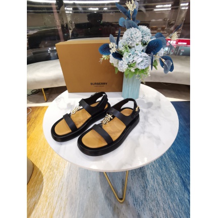 Burberry Slippers For Women in 141931