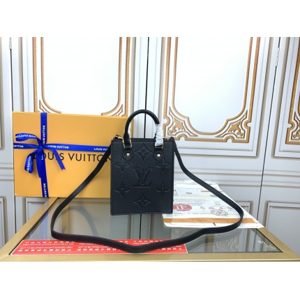 Louis Vuitton AAA Quality Handbags in 142124