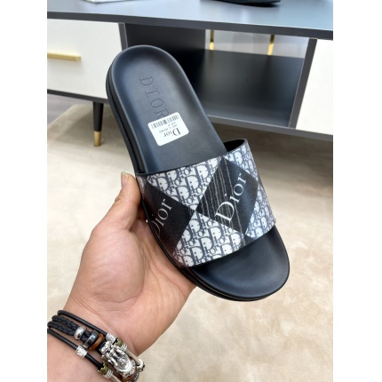 Dior Slippers For Men in 142161