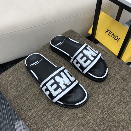 Fendi Slippers And Sandals For Men in 142183