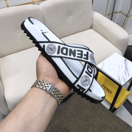 Fendi Slippers And Sandals For Men in 142184