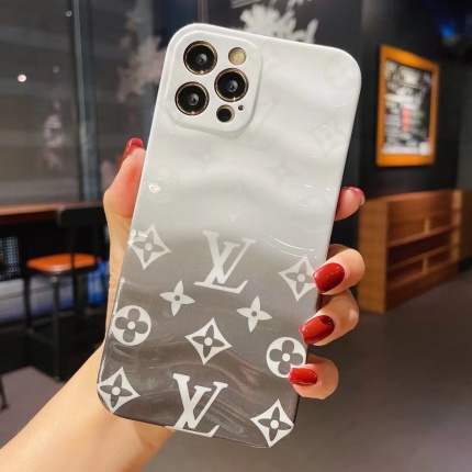 Louis Vuitton AAA+++ Phone cases in 142280