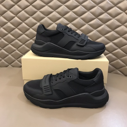Burberry Sneakers For Men in 142393