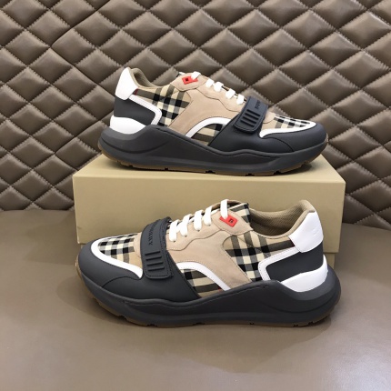 Burberry Sneakers For Men in 142394