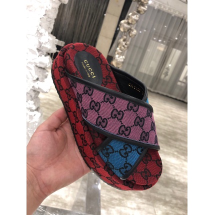 Gucci Slippers For Women in 142404