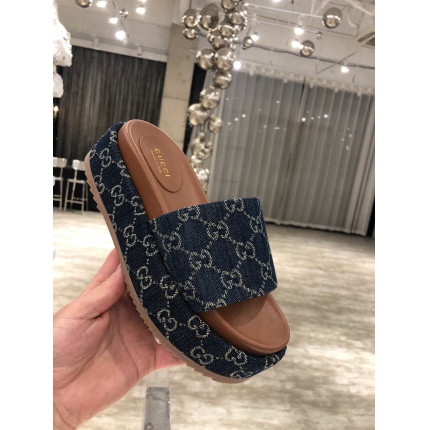 Gucci Slippers For Women in 142418