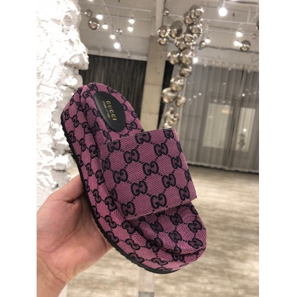 Gucci Slippers For Women in 142422