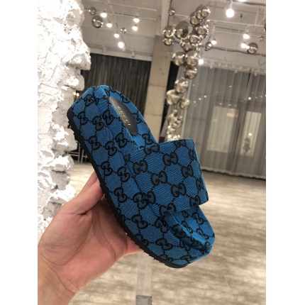Gucci Slippers For Women in 142423
