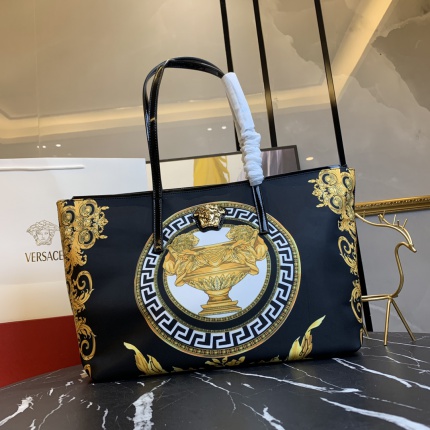 Versace  AAA Quality Handbags in 142468
