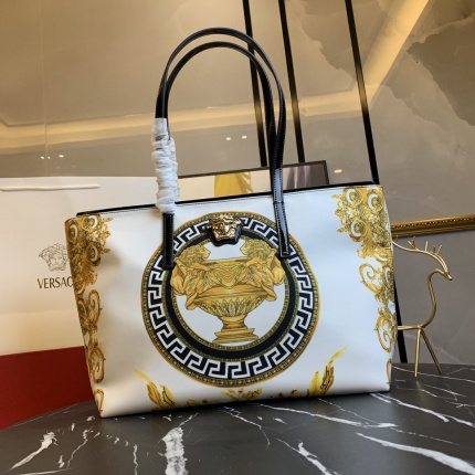 Versace  AAA Quality Handbags in 142470