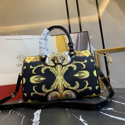 Versace  AAA Quality Handbags in 142472
