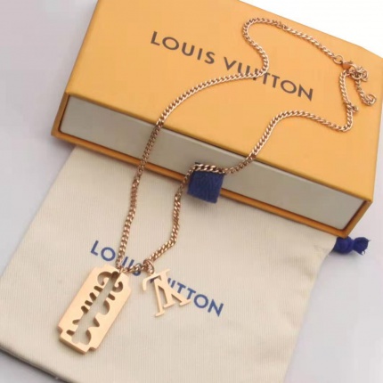 Louis Vuitton Necklace in 142547