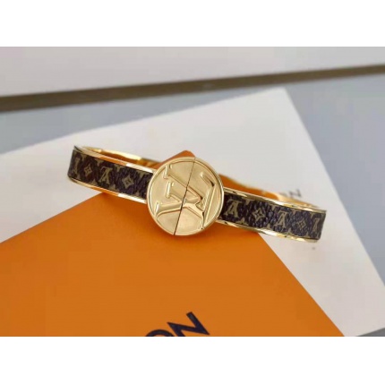 Louis Vuitton Bracelets in 142556
