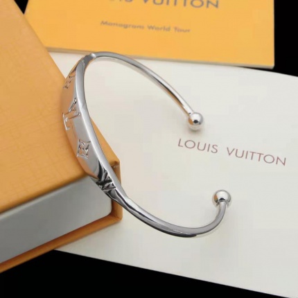 Louis Vuitton Bracelets in 142560