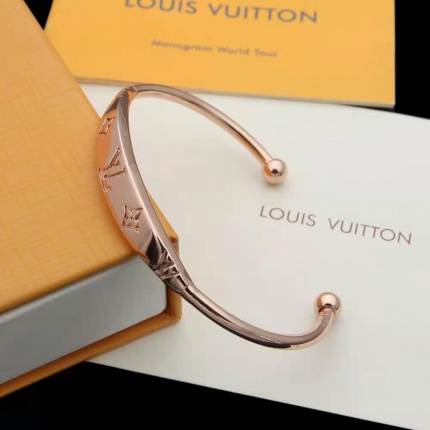 Louis Vuitton Bracelets in 142561