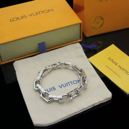 Louis Vuitton Bracelets in 142564