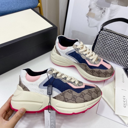 Gucci Sneakers For Women in 142767