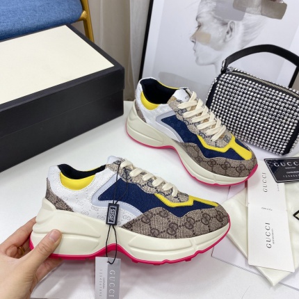 Gucci Sneakers For Women in 142769