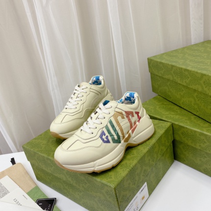 Gucci Sneakers For Women in 142772