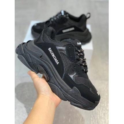 Balenciaga Triple Sneakers in 143396