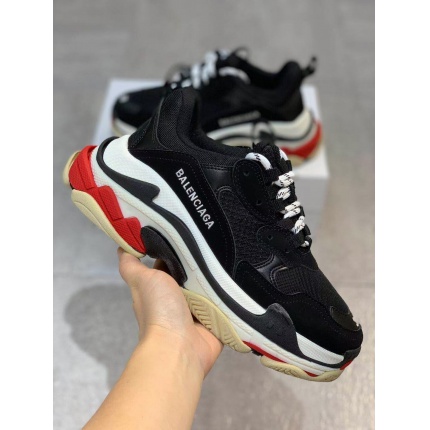 Balenciaga Triple Sneakers in 143398