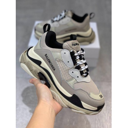 Balenciaga Triple Sneakers in 143412