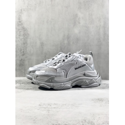 Balenciaga Triple Sneakers in 143442