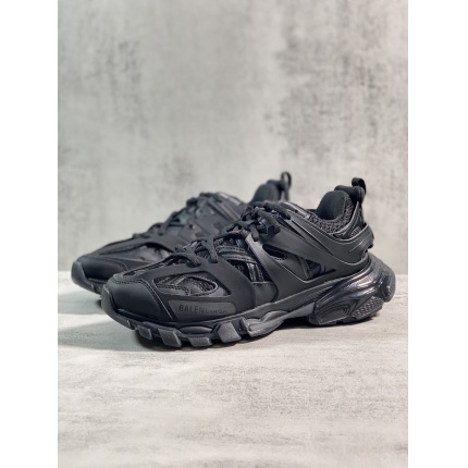 Balenciaga Sneakers For Men in 143453