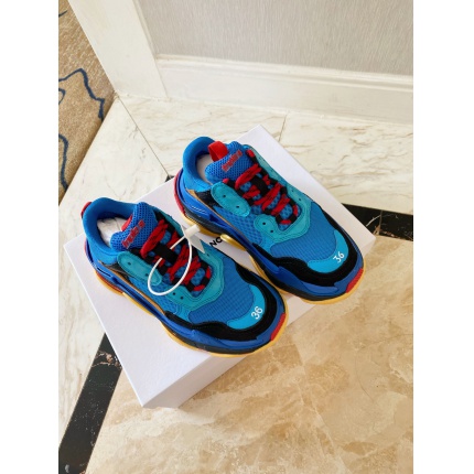 Balenciaga Triple Sneakers in 143641