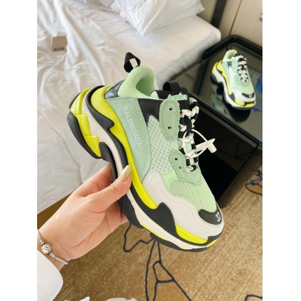 Balenciaga Triple Sneakers in 143645