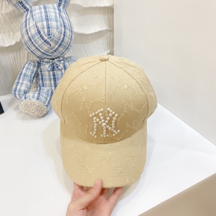 Gucci Hats in 143732