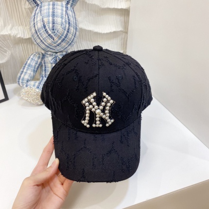 Gucci Hats in 143736