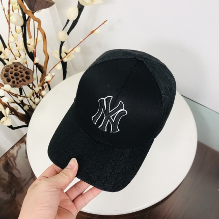 Gucci Hats in 143740