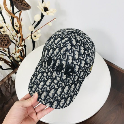 Dior Hats in 143819