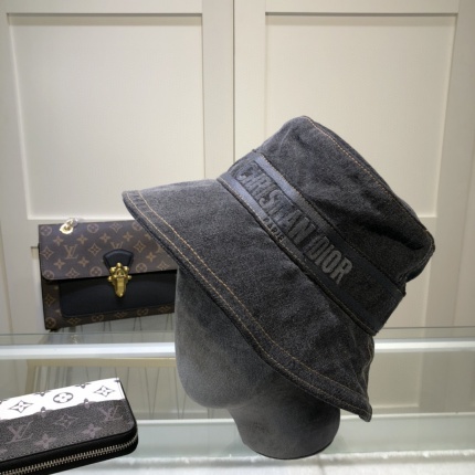 Dior Hats in 143821