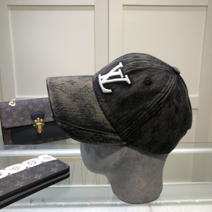 Louis Vuitton  Hats in 143893