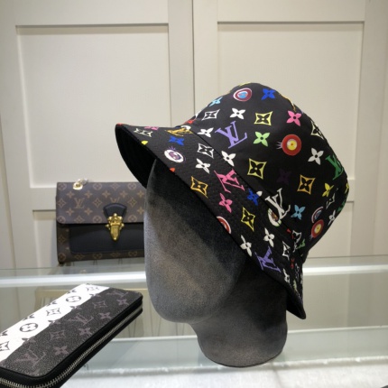 Louis Vuitton  Hats in 143897