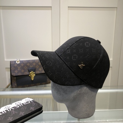 Louis Vuitton  Hats in 143900