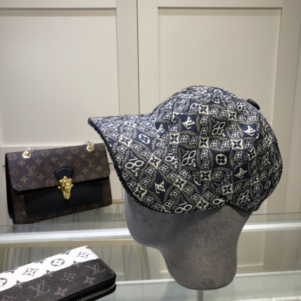 Louis Vuitton  Hats in 143901