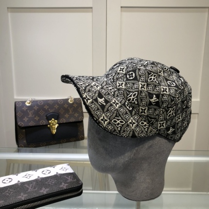 Louis Vuitton  Hats in 143902
