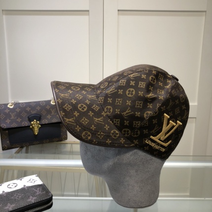 Louis Vuitton  Hats in 143905