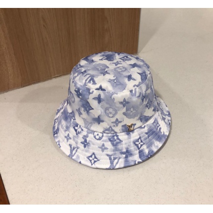 Louis Vuitton  Hats in 143908